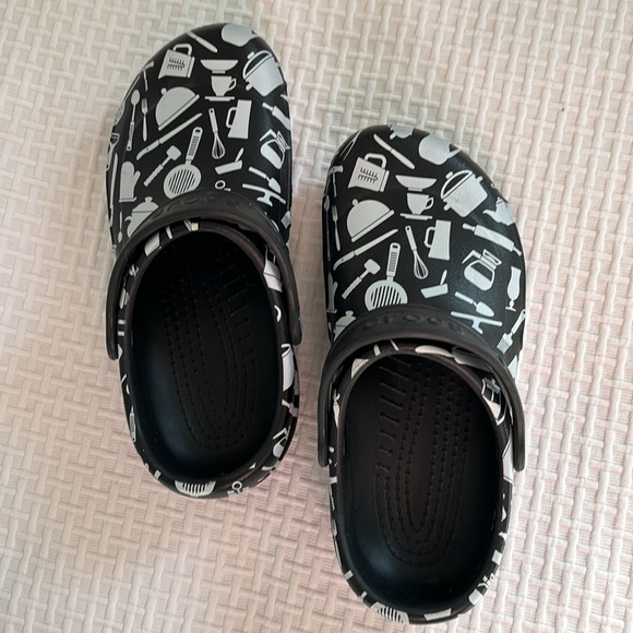 Crocs, Unisex, Adult, Kitchen Motif, size 8 W or 6 M. - Picture 2 of 6